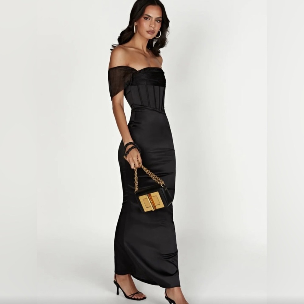 Meshki Elegant Strapless Black Dress